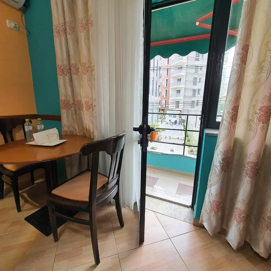 Hotel My Rooms Tirane شقة